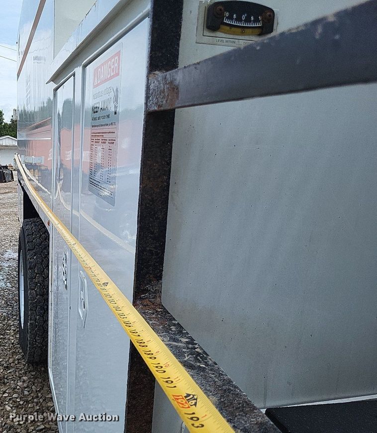 image for item LS9621 2010 Ford F750 Super Duty XL  forestry bucket truck