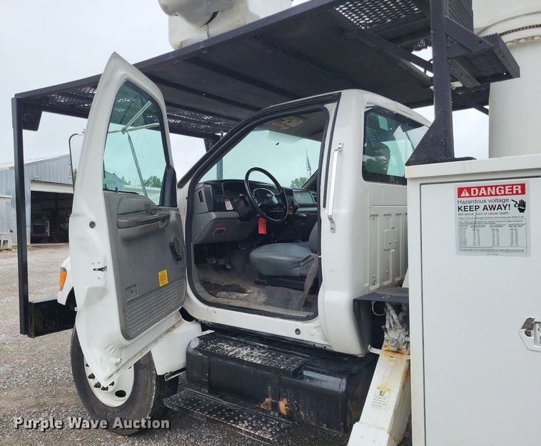 image for item LS9621 2010 Ford F750 Super Duty XL  forestry bucket truck