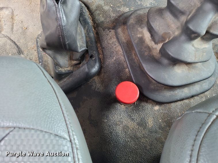 image for item LS9621 2010 Ford F750 Super Duty XL  forestry bucket truck