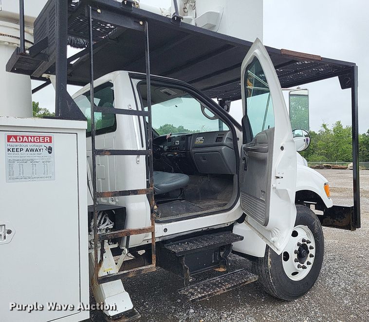 image for item LS9621 2010 Ford F750 Super Duty XL  forestry bucket truck