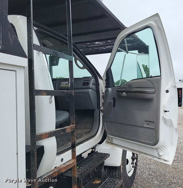 image for item LS9621 2010 Ford F750 Super Duty XL  forestry bucket truck