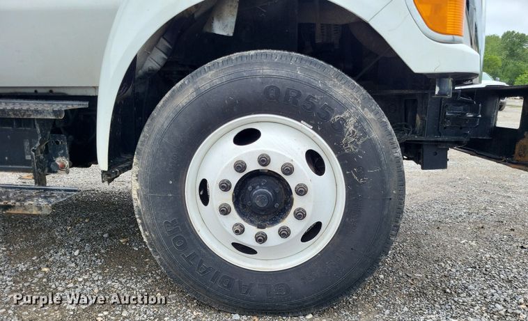 image for item LS9621 2010 Ford F750 Super Duty XL  forestry bucket truck