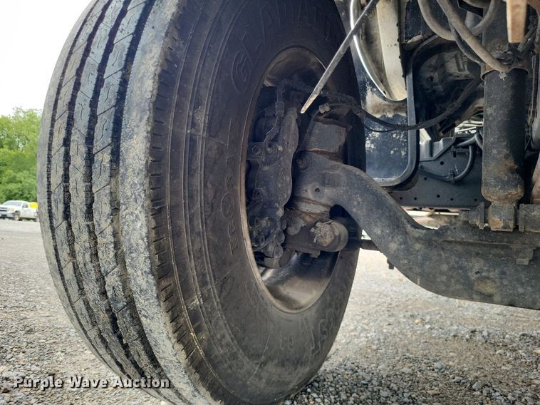 image for item LS9621 2010 Ford F750 Super Duty XL  forestry bucket truck