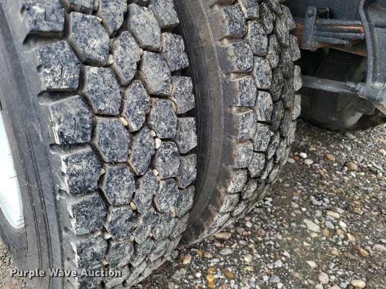 image for item LS9621 2010 Ford F750 Super Duty XL  forestry bucket truck