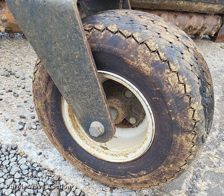 image for item LS9625 2015 Bobcat 84SCHHF  skid steer soil conditioner