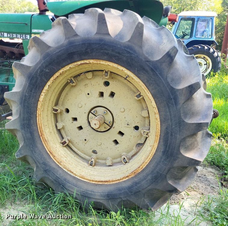 image for item LS9661 John Deere 2940  tractor