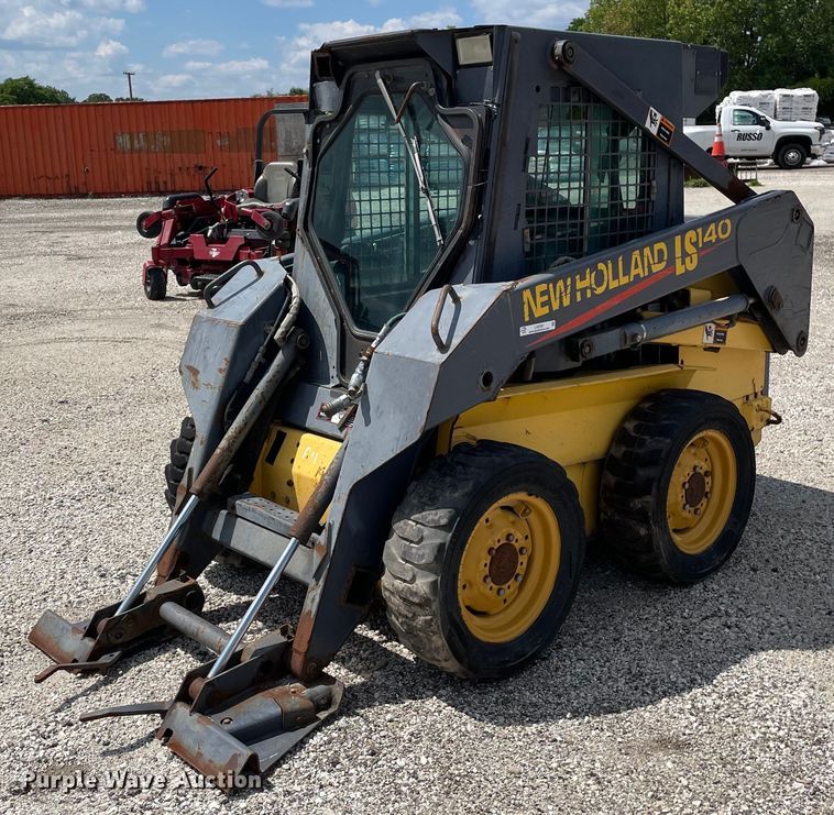 image for item LV9787 2001 New Holland LS140  skid steer loader