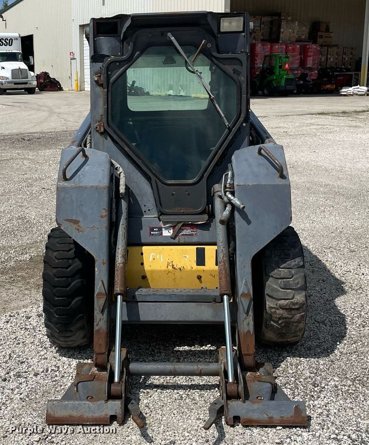 image for item LV9787 2001 New Holland LS140  skid steer loader