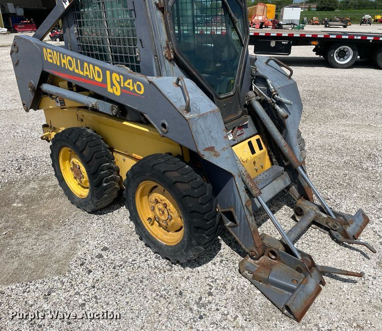 image for item LV9787 2001 New Holland LS140  skid steer loader