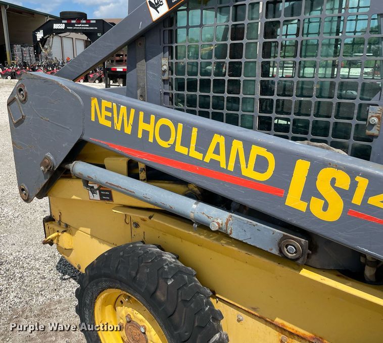 image for item LV9787 2001 New Holland LS140  skid steer loader