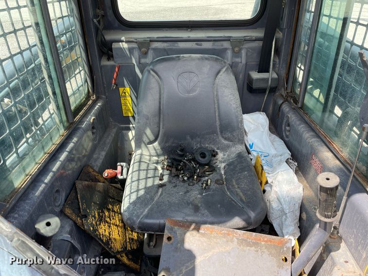 image for item LV9787 2001 New Holland LS140  skid steer loader