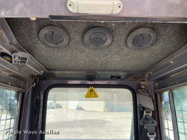 image for item LV9787 2001 New Holland LS140  skid steer loader