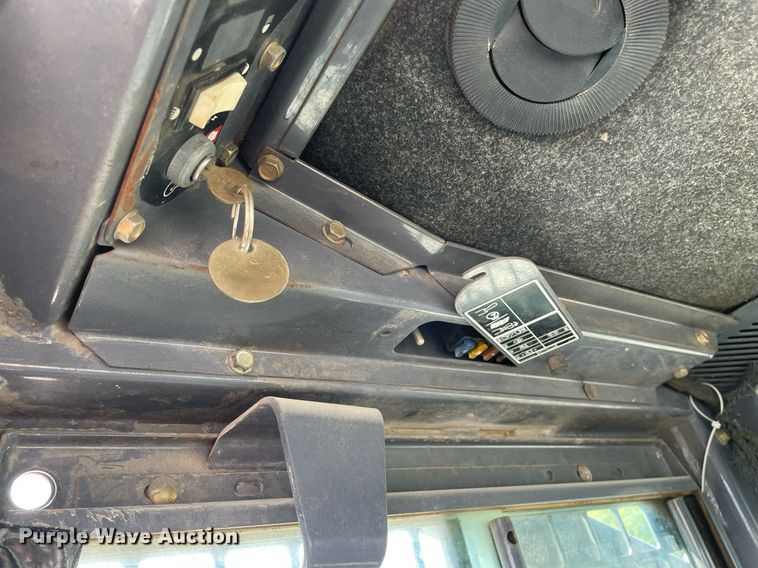 image for item LV9787 2001 New Holland LS140  skid steer loader