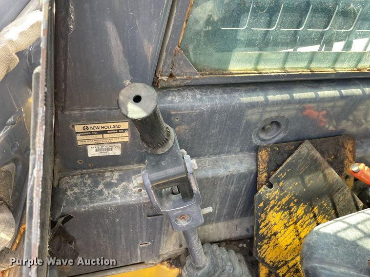 image for item LV9787 2001 New Holland LS140  skid steer loader