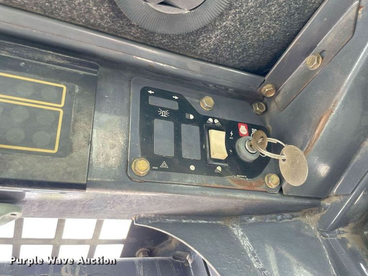 image for item LV9787 2001 New Holland LS140  skid steer loader