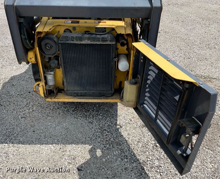 image for item LV9787 2001 New Holland LS140  skid steer loader