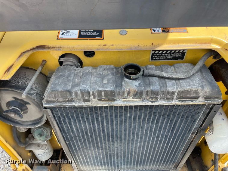 image for item LV9787 2001 New Holland LS140  skid steer loader