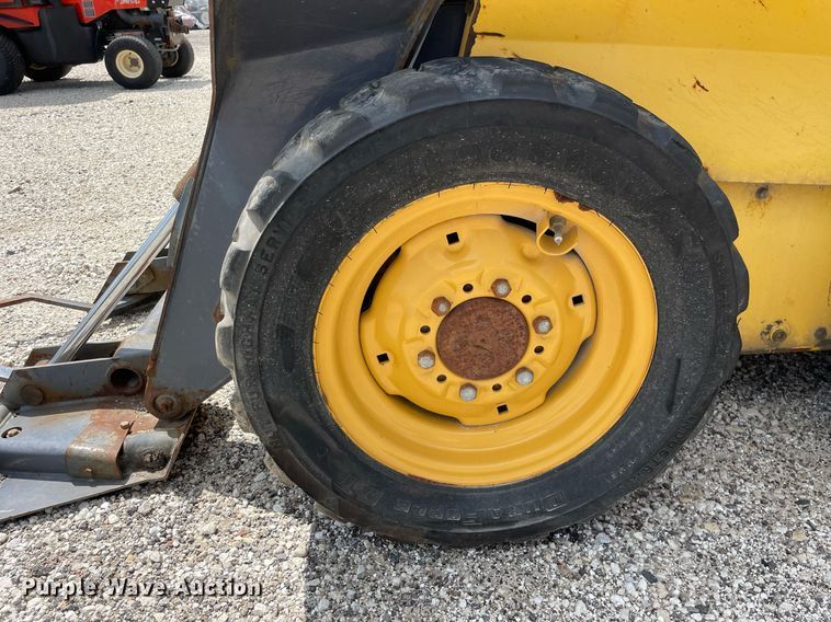 image for item LV9787 2001 New Holland LS140  skid steer loader