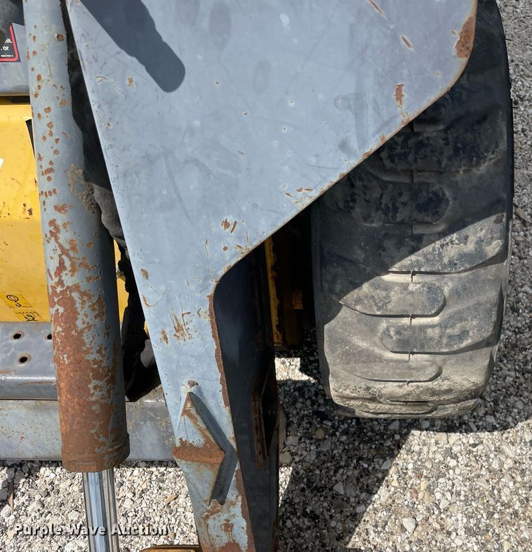 image for item LV9787 2001 New Holland LS140  skid steer loader