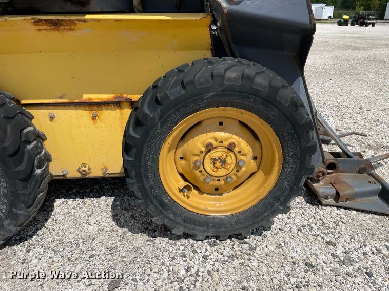 image for item LV9787 2001 New Holland LS140  skid steer loader