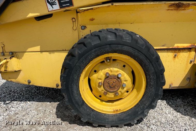 image for item LV9787 2001 New Holland LS140  skid steer loader