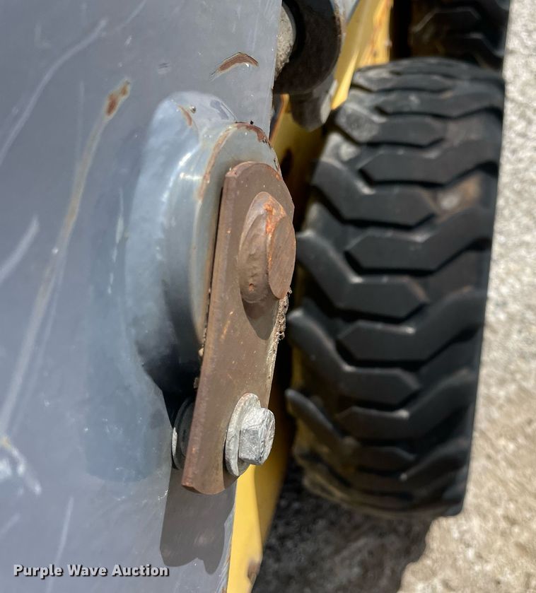 image for item LV9787 2001 New Holland LS140  skid steer loader