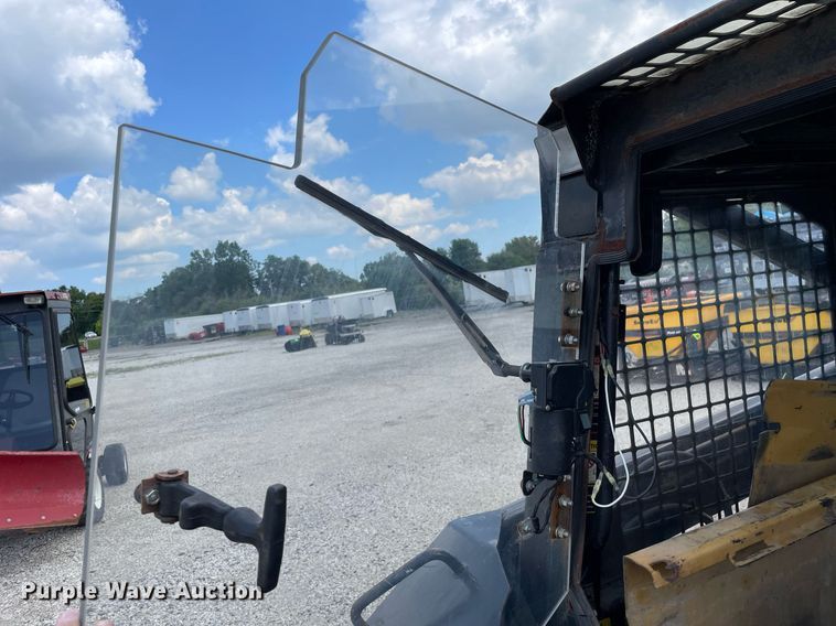 image for item LV9788 1994 New Holland LX465  skid steer loader