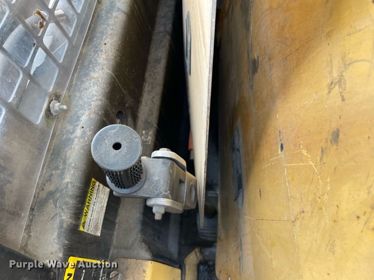 image for item LV9788 1994 New Holland LX465  skid steer loader