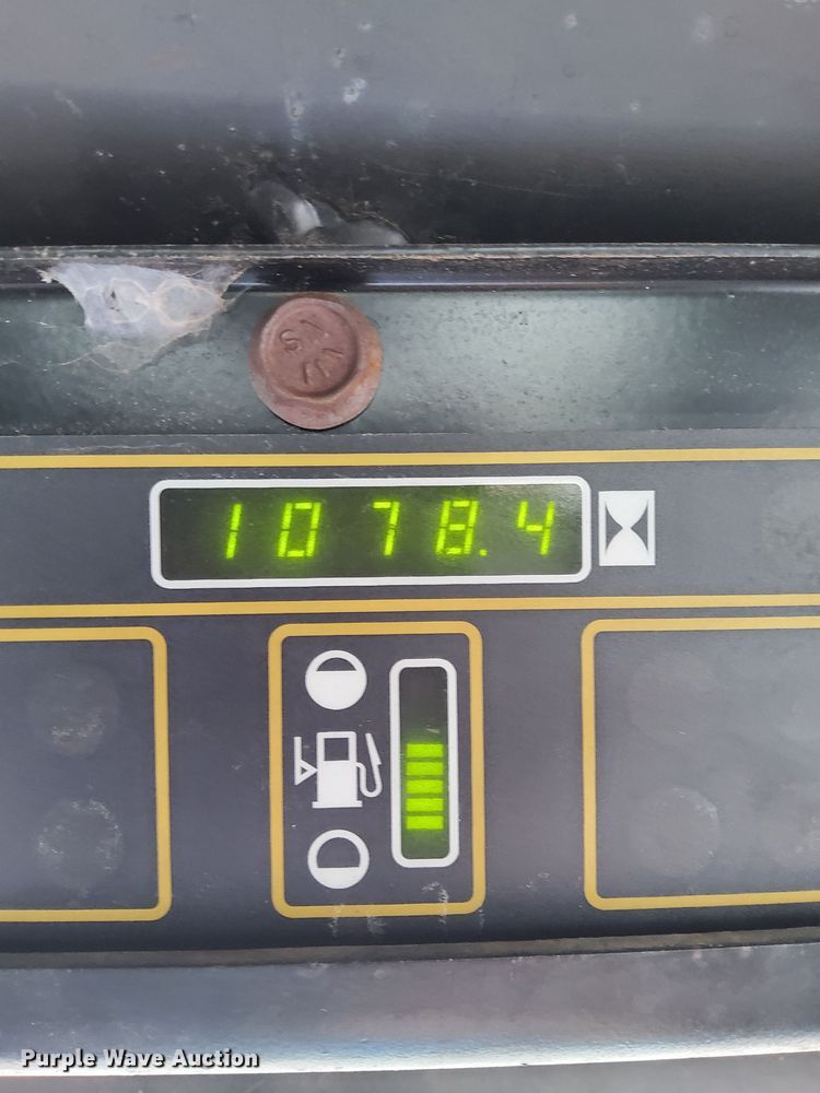 image for item LV9788 1994 New Holland LX465  skid steer loader