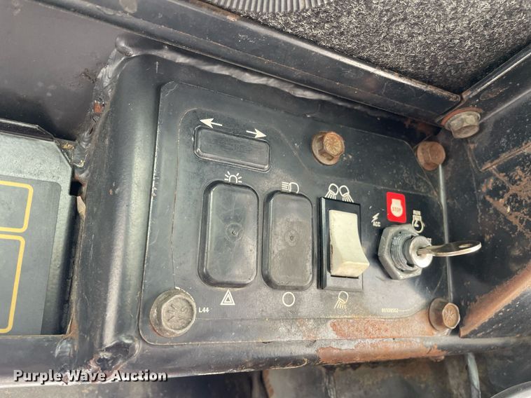 image for item LV9788 1994 New Holland LX465  skid steer loader