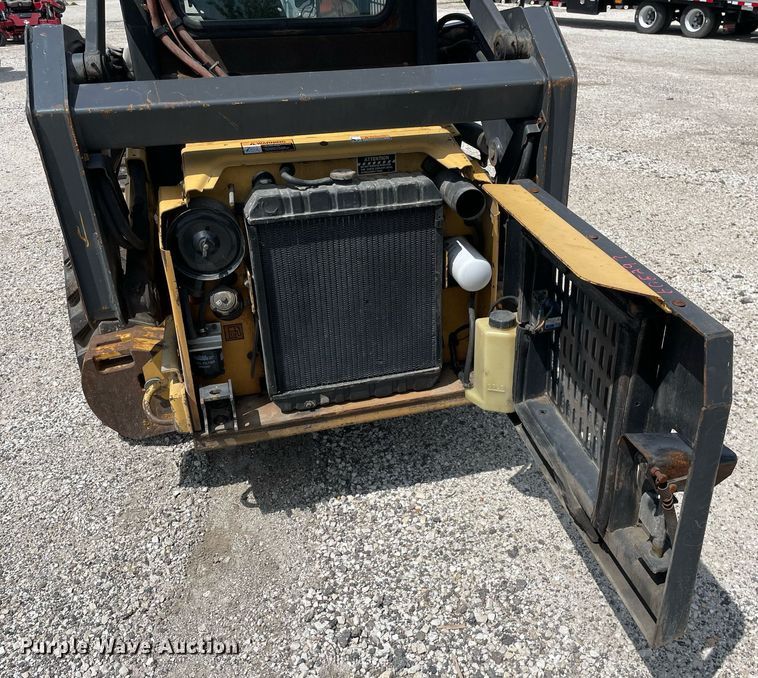 image for item LV9788 1994 New Holland LX465  skid steer loader