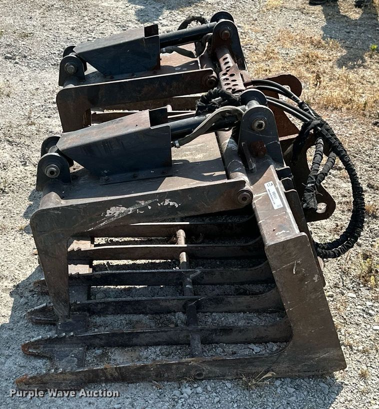 image for item MB9551 80"W grapple bucket