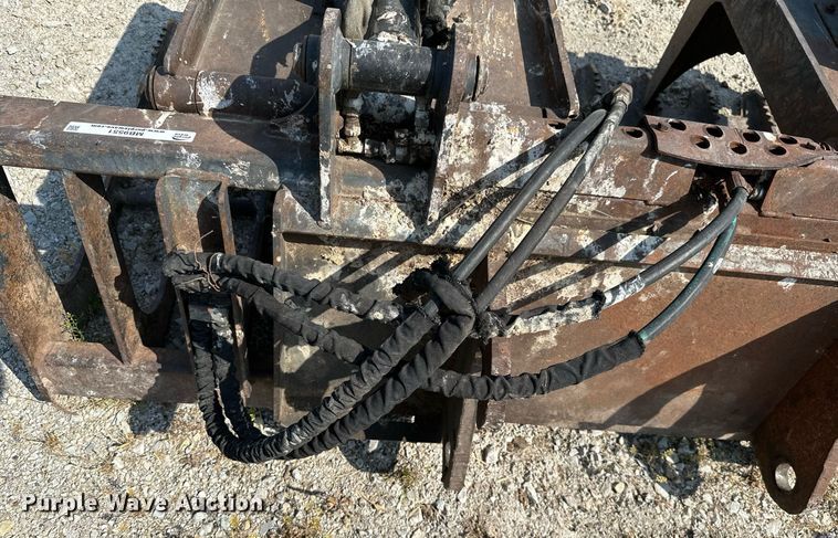 image for item MB9551 80"W grapple bucket