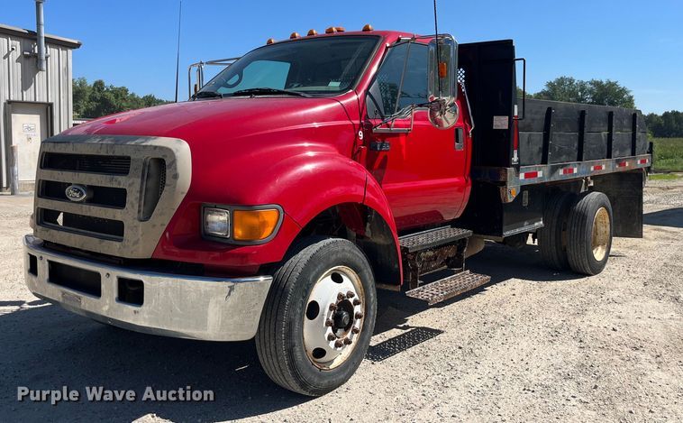 image for item MG9402 2006  Ford F750 Super Duty  dump flatbed truck