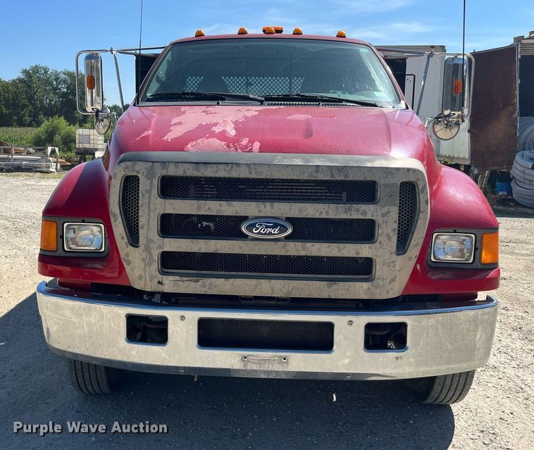 image for item MG9402 2006  Ford F750 Super Duty  dump flatbed truck