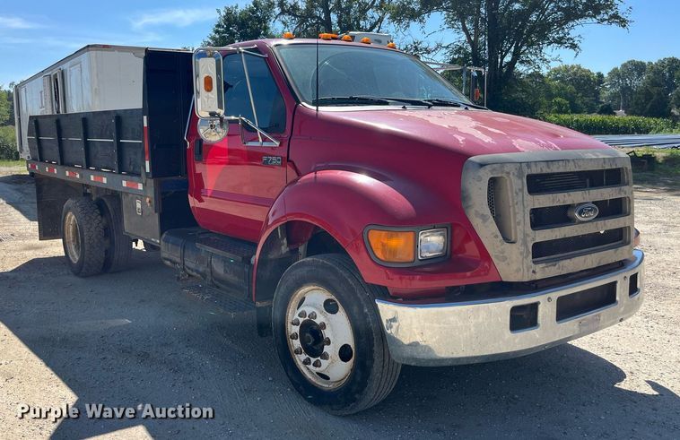 image for item MG9402 2006  Ford F750 Super Duty  dump flatbed truck