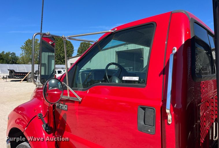 image for item MG9402 2006  Ford F750 Super Duty  dump flatbed truck