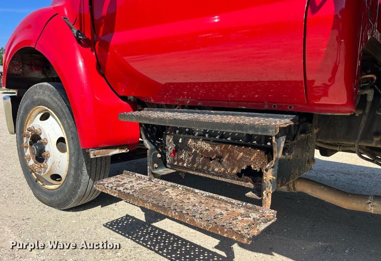 image for item MG9402 2006  Ford F750 Super Duty  dump flatbed truck