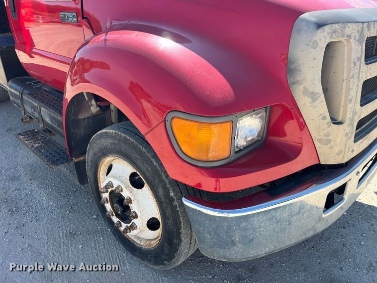 image for item MG9402 2006  Ford F750 Super Duty  dump flatbed truck