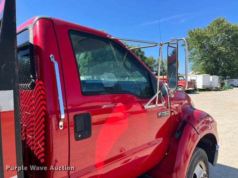 image for item MG9402 2006  Ford F750 Super Duty  dump flatbed truck