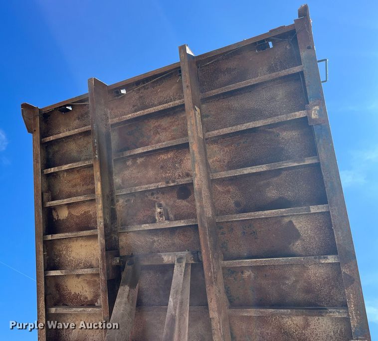 image for item MG9402 2006  Ford F750 Super Duty  dump flatbed truck