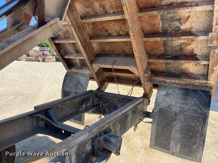 image for item MG9402 2006  Ford F750 Super Duty  dump flatbed truck