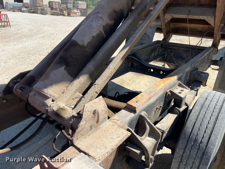 image for item MG9402 2006  Ford F750 Super Duty  dump flatbed truck