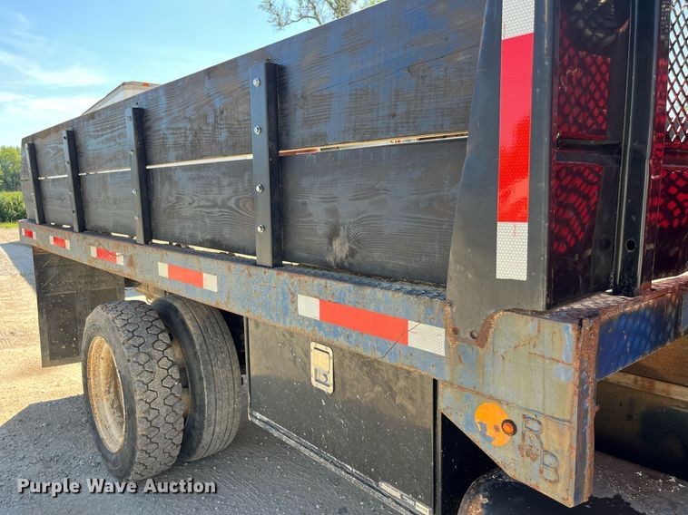 image for item MG9402 2006  Ford F750 Super Duty  dump flatbed truck