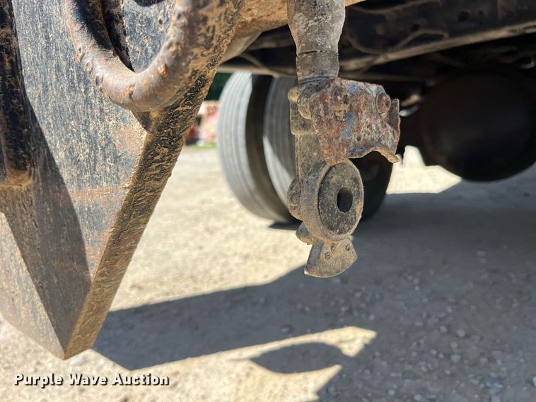 image for item MG9402 2006  Ford F750 Super Duty  dump flatbed truck