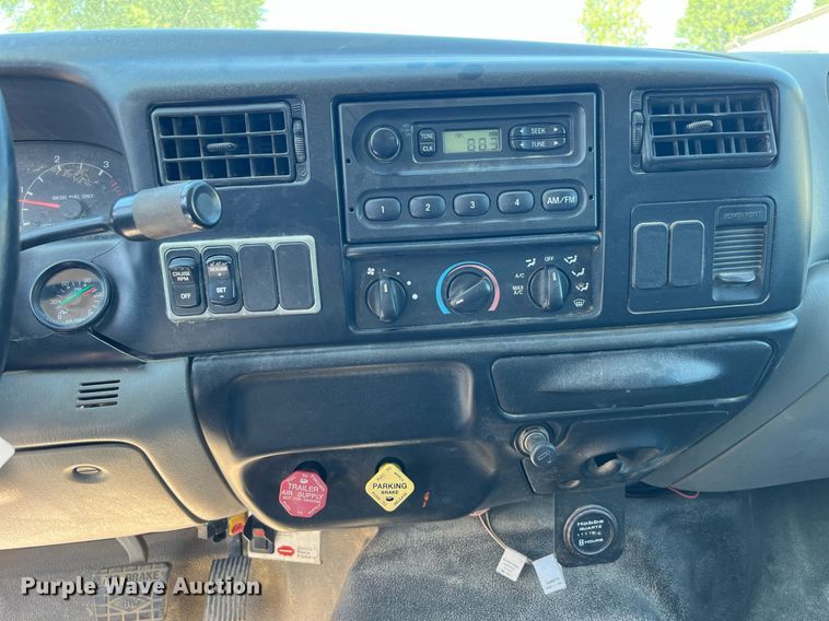 image for item MG9402 2006  Ford F750 Super Duty  dump flatbed truck