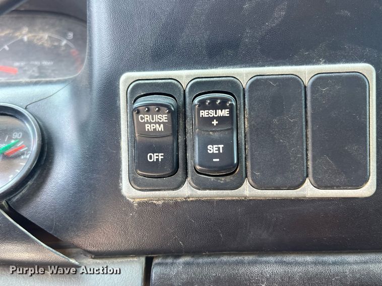 image for item MG9402 2006  Ford F750 Super Duty  dump flatbed truck