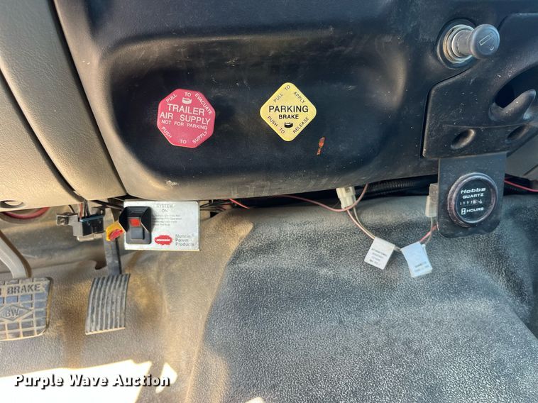 image for item MG9402 2006  Ford F750 Super Duty  dump flatbed truck