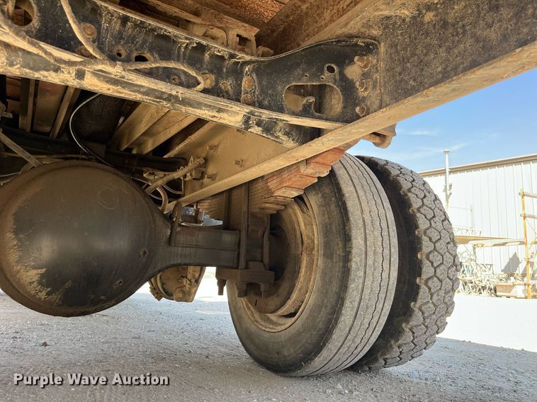 image for item MG9402 2006  Ford F750 Super Duty  dump flatbed truck