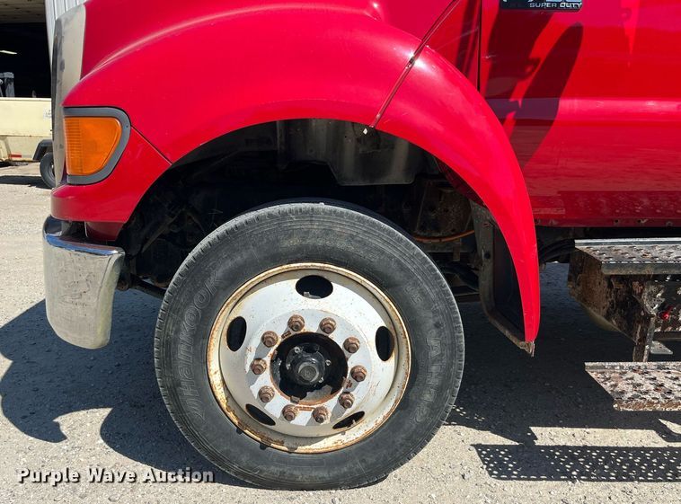 image for item MG9402 2006  Ford F750 Super Duty  dump flatbed truck